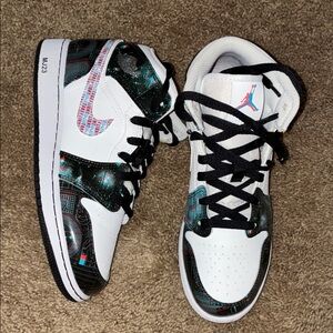 Jordan Kids White, Black & Teal Space-Print Basketball Sneakers YOUTH SIZE 6.5